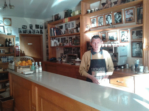 Andrea Tomberli en su cafetería de la calle Cariñena en Almuñécar Andrea Tomberli en su cafetería de la calle Cariñena en Almuñécar