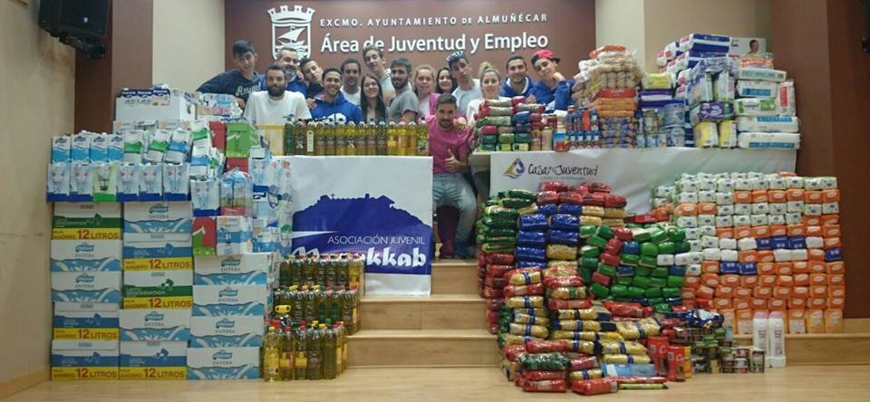 La Asociación Juvenil "al-Munekkab" colecta más de 2 mil kilos de alimentos para Cáritas Parroquial de Almuñécar