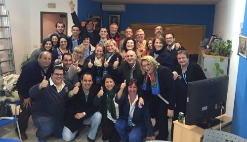 Ejecutiva y militantes del PP en la sede de Almuñécar tras el cierre de las mesas electorales