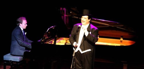 Almuñécar acogió un concierto del popular artista sueco Mattias Enn