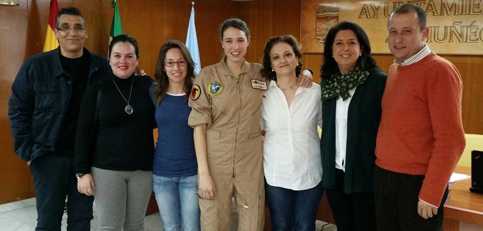 La teniente Ana Gallarín, del Ejército del Aire, da una charla en Almuñécar sobre “Profesión no masculinizada”