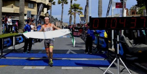 Antonio Gómez de la Torre ganó el II Triatlón Desafío Pikaeras de Almuñécar