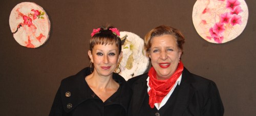 Concejal de Cultura y Leopoldina Valdemoro junto algunas de las obras Concejal de Cultura y Leopoldina Valdemoro junto algunas de las obras