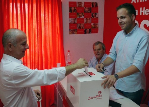 Foto de archivo de Miguel junto con Sergio García y Pablo Ruiz durante las primarias donde formó parte de la Mesa 2
