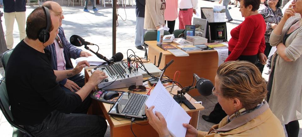 La concejal de Cultura, durante la lectura, por el 'Día del Libro', de un fragmento de “Almuñécar ilustrada y su antigüedad defendida” LECTURA DIA LIBRO EN ALMUÑECAR 15 2