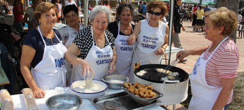 ABUELAS PLAZA VICTORIA  ELEBORARON BUÑUELOS PARA CARITAS 15 2