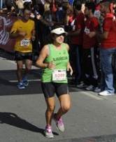 Mª Ángeles Almirón, del Club Atletismo Sexitano, en Medio Maratón Ciudad de Granada