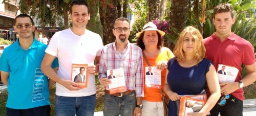Antonio Villalta con parte de su equipo de campaña