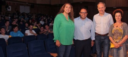 La diputada delegada de Igualdad de Oportunidades y Juventud en funciones, Leticia Moreno, y el primer teniente de alcalde del Ayuntamiento de Almuñécar en funciones, Juan José Ruiz Joya