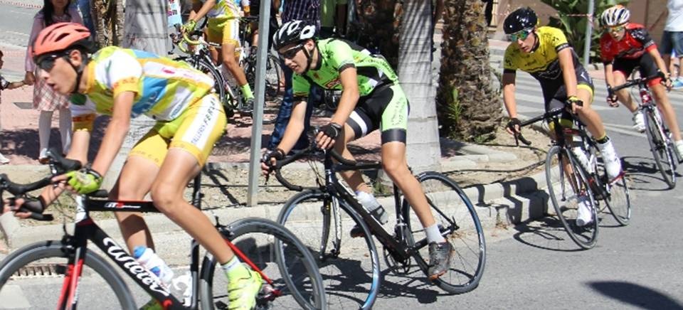 CICLISMO CADETE Y CHICA DE COMUNIÓN 15 2