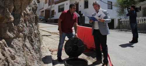 Mancomunidad renueva las redes y acometidas de la calle principal de Lentegí