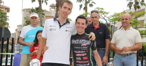 OSCAR SANCHEZ JUNTO A MARCOS ROBLES EN PODIO 15 2