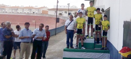 PODIO INFANTIL EN BOLLULLOS  15