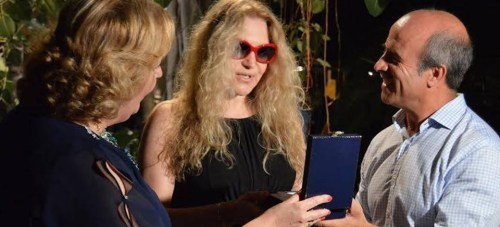 La diputada de Cultura, Fátima Gómez, y el alcalde en funciones, Luis Aragón, entregan la medalla de oro de la ciudad de Almuñécar a Eliane Elias La diputada de Cultura, Fátima Gómez, y el alcalde en funciones, Luis Aragón, entregan la medalla de oro de la ciudad de Almuñécar a Eliane Elias