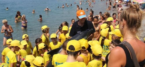 Niños y mayores participaron en las actividades del Aula del Mar