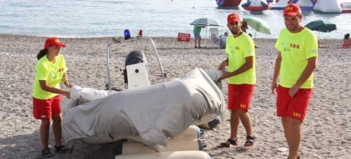 Casi una decena de socorristas sexitanos reciben formación básica en seguridad marítima