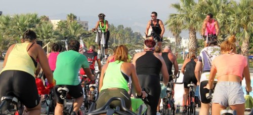 Cientos de Motrileños y visitantes se vuelcan con la Asociación Española Contra el Cáncer en la comida solidaria y el ‘Ciclobithon'