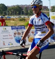 El ciclista sexitano alevín José María Herrero gana en Sevilla y lo descalifican por levantar los brazos en meta
