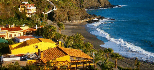 IU pide que se habilite una parada de bus cerca de la playa de Cabria