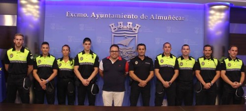 NUEVOS POLICIA LOCALES ALMUÑECAR JUNTO AL ALCALDE EN FUNCIONES Y DELEEGADO DE SEGURIDADY JEFE POLICIA LOCAL2