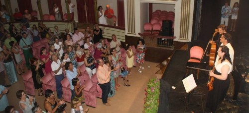 El Calderón, en pie, entregado al Trío Arbós