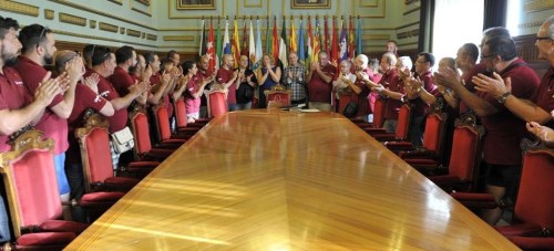 El grupo canario ‘Tigaray’ recibe el reconocimiento del Ayuntamiento