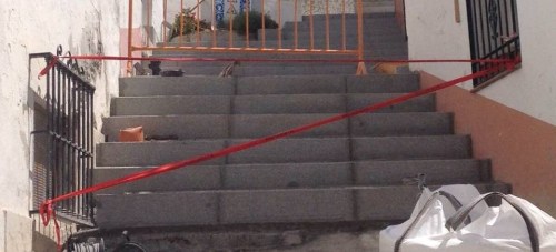 Las obras de rehabilitación del casco antiguo de La Herradura están suprimiendo barreras arquitectónicas