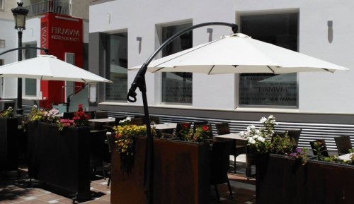 Restaurante Firmum en la plaza Damasco de Almuñécar