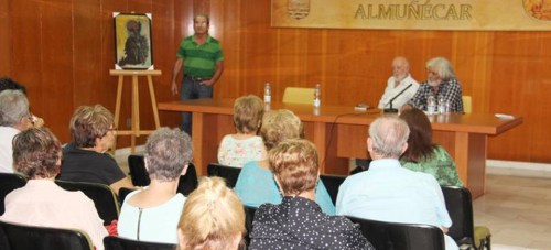 El poeta sexitano Paco Justo presentó con éxito su libro “Versos Mundanos”