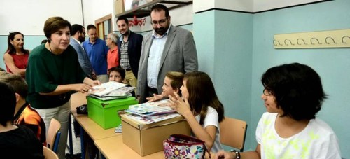 La delegada del Gobierno, Sandra García, y el delegado territorial de Educación, Germán González, visitan el Colegio de Educación Infantil y Primaria 'Vicente Aleixandre'
