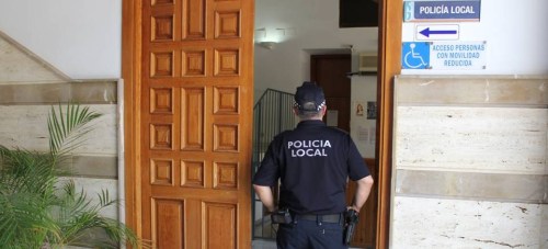 La Policía Local de Motril detiene a tres personas y pone a disposición psiquiátrica a otra en cuatro actuaciones distintas durante el fin de semana