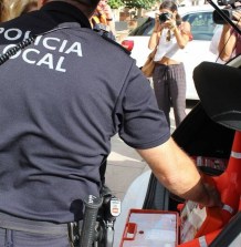 La Policía Local de Motril evita que una mujer se lance al vacío