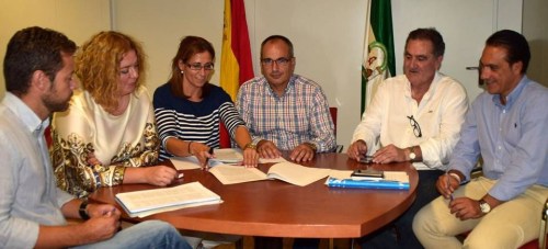 Reunión alcaldesa, teniente de alcalde y concejal Salud Ayto Motril con la delegada de la consejería de Medio Ambiente en Granada