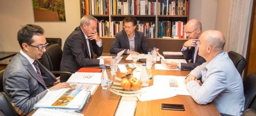  El Presidente de la Autoridad Portuaria de Motril, Francisco Álvarez de la Chica, se reune con el nuevo director del Patronato de la Alhambra, Reynaldo Fernández