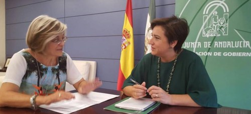 La Secretaria General de UGT Granada, Manuela Martínez, con la Delegada del Gobierno Andaluz en Granada, Sandra García UGT reivindica el Dialogo Social a nivel provincial, para que Granada salga de una vez por todas de la atonía en la que está instalada