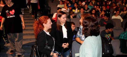 El monólogo 'No solo duelen los golpes' trata de sensibilizar a los jóvenes de la villa sobre la violencia de género El monólogo 'No solo duelen los golpes' trata de sensibilizar a los jóvenes de la villa sobre la violencia de género