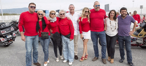 El Puerto de Motril acoge una caravana de coches Ferrari y motos Honda Goldwing