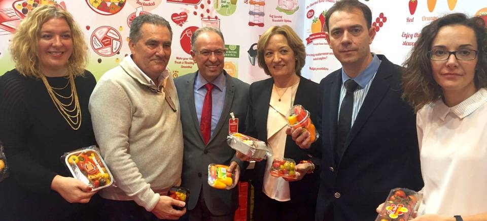En la foto: La alcaldesa de Motril (izquierda) y la Ministra de Agricultura (centro) en la Feria Internacional del Sector de Frutas y Hortalizas, ‘Fruit Atracction’, de Madrid Motril presente con fuerza en la Feria Internacional del Sector de Frutas y Hortalizas, ‘Fruit Atracction’, de Madrid
