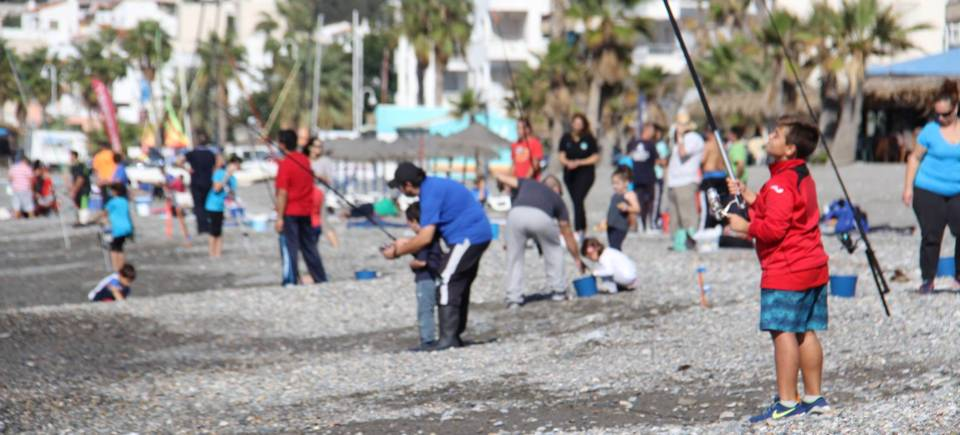 Sánchez de la Monja y López Gracia ganaron el III Certamen de Pesca Infantil en La Herradura