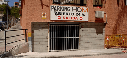 Aparcamiento del Mercado Municipal de Almuñécar cerrado