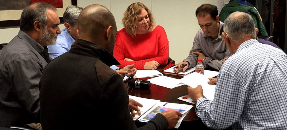 Momento de la reunión de la alcaldesa y el patrón mayor con el delegado de Pesca y los técnicos de la Junta (1)