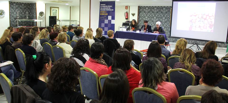Diputación forma a 450 auxiliares de ayuda a domicilio en nutrición y cuidado de la imagen personal en la tercera edad