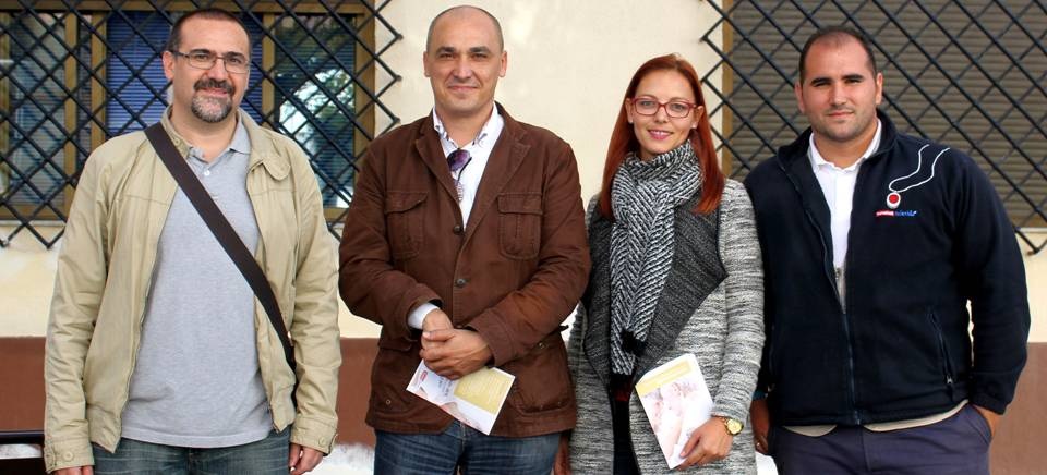 El concejal de Servicios Sociales, Gregorio Morales, con el personal de teleasistencia