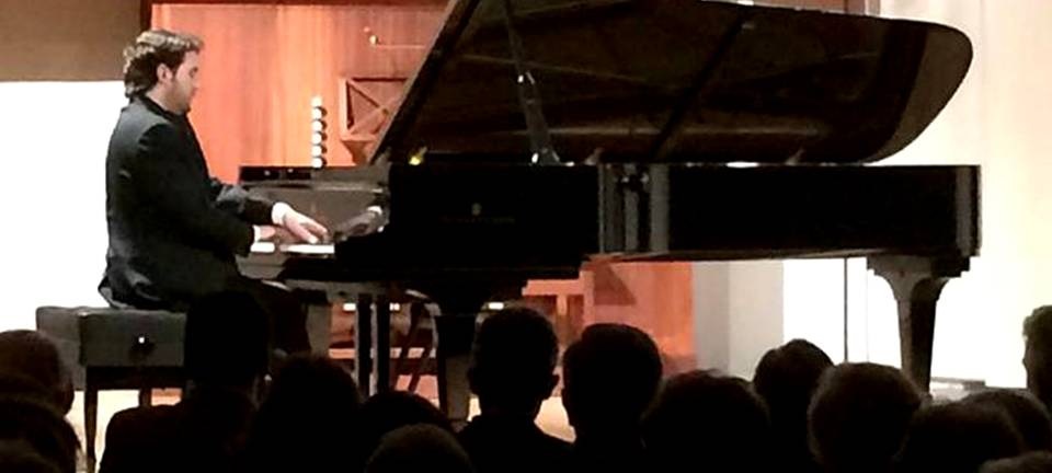 El pianista Miguel Ángel Acebo actúa este lunes en Almuñécar