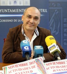 Gregorio Morales presentando actividades de noviembre de juventud