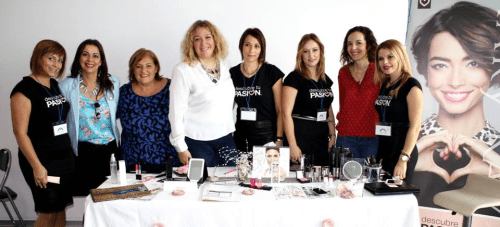 La 'V Muestra de Empresarias y Emprendedoras' reúne a más de una treintena de comerciantes de la Comarca