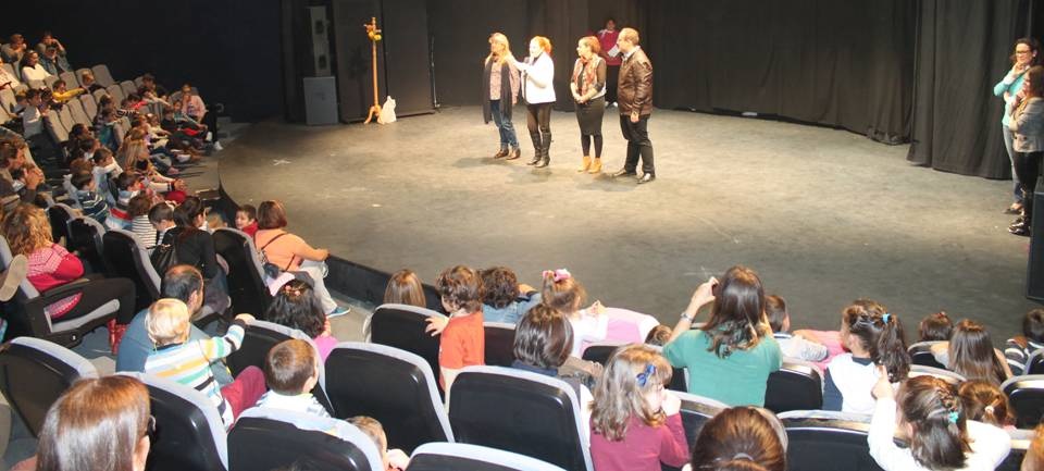 Los pequeños del Juan Ramón Jiménez rinden homenaje a sus abuelos