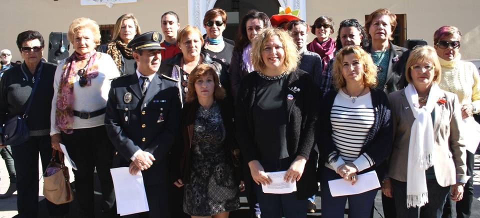 Motril muestra su rechazo a la violencia de género con un emotivo acto