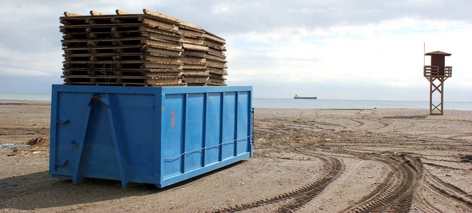 Motril: Pasarelas retiradas de la playa Motril: Pasarelas retiradas de la playa