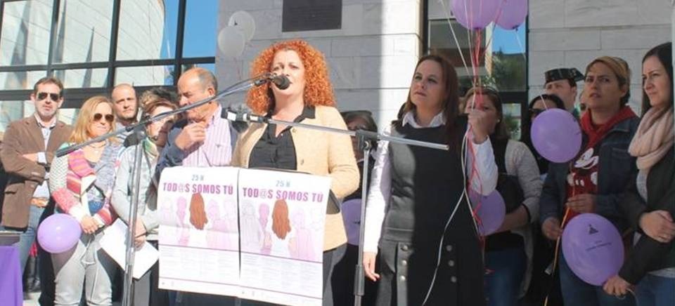 Salobreña muestra su apoyo a las víctimas de la violencia de género bajo el lema 'Todos somos tú'